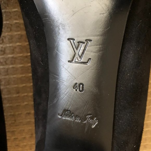 Louis Vuitton Uniformes Black Suede Revival Round - Picture 10 of 14